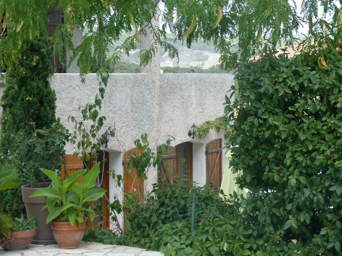 Chez Nous Cassis Bed & Breakfast